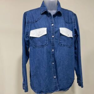 NWOT Pretty Little Thing blue Jean button down shirt. Size 10.  (M).